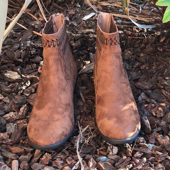 Tan suede braid detail booties - Picture 2 of 6